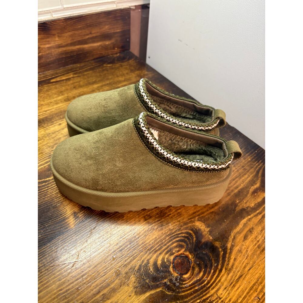 Olivia & Kate Olive Green Platform Slippers Size 6